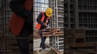 Why does a building not collapse even when an earthquake occurs ( Building isolation system )