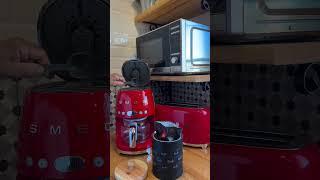Sáng nào cũng bắt đầu hoàn hảo cùng Smeg đỏ rực – vừa tiện lợi, vừa đẹp mê ly! #smeg #shorts #review