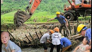 Single mother _ construction director, found single mother stuck on the bank of a stream