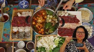 Fondue chinoise express avec un bon bouillon au saté. Recette facile. Idéal pour les fêtes !