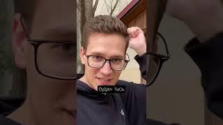 Она первый раз за барабанами. А я пытаюсь вспомнить как 5 лет назад держал палочки))