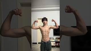 这一刻 再多的努力和汗水都值得 #健身 #居家锻炼 #瘦子增肌 #亿点点变化