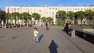 Санкт-Петербург. Саксофон у Финляндского вокзала. Видео: Колеватов Андрей ~ 23 мая 2024.