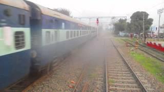 (HD) Dangerous Wdp4b Vaishali Superfast Storm past at Full Speed!!