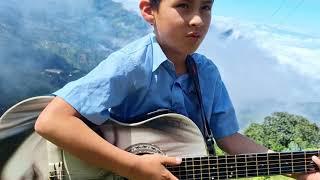 Niños tocando GUITARRA