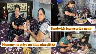 Mummy Ne kitta Priya Nu Phn Gift || Priya Ne Banaye Sandwich|| #mrmrssalaria #dailyvlog