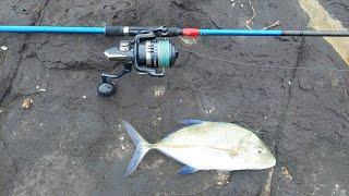 Fishing Trevally in Mauritius over a reef. Pêche à la carangue Île Maurice.