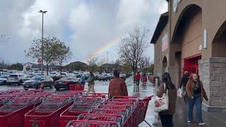 Last-minute Bay Area shoppers brave wind, rain on Christmas Eve