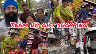 Diwali te team lyi gift shopping shuru