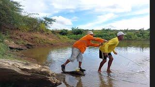 bastidores  !! Seu Mané empurrou  seu Sérgio dentro do açude  !!