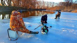 ЛОВИМ КРУПНЫХ КАРАСЕЙ ВОЗЛЕ ПРОМОИНЫ!Зимняя рыбалка на карася