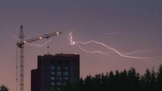 Строительный кран во время грозы. Crane during a thunderstorm