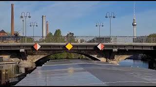 zu tal auf der Spree durchfahrt Schilling brücke