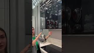 Витрина и вытяжка не совместимы #мебельназаказ #мебель #kitchen