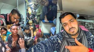 Thief Caught Red Handed in train during MahaKumbh *Vikramshila Express Journey