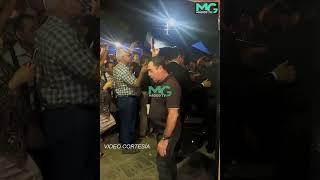 El hermano del Director Mauricio Arriaza Chicas brinda palabras a los presentes