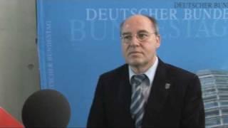 Peinlicher Reporter will Gregor Gysi rhetorisch topen