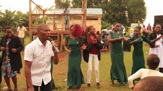 POWERFUL -EV ERICK MWANIKI PERFORMING OMOSAMARIA LIVE AT KEMERA MARKET