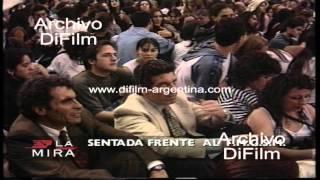 DiFilm - Sentada frente al Teatro General San Martin (1995)