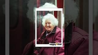 The end is so funny #streetphotography #happy2find #candidphoto #wholesome #subwayart #happiness