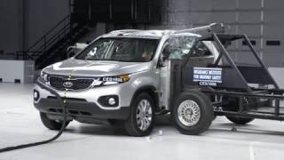 2011 Kia Sorento side IIHS crash test