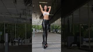 SUPERMOLLY IN TIGHT LEATHER LEGGINGS - SHOTING BY MYLATEXBABY MAGAZINE