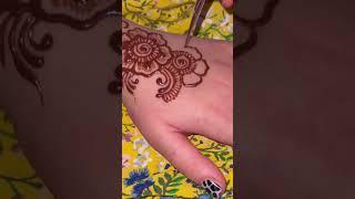 Would you try this “edible henna”? #henna #mehndi #frosting