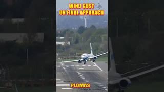 Strong Crosswind Gusts on Final Approach - Enter-Air 737 #shorts #aviation