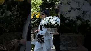 Жена и дочь Александра Абдулова в день рождения на могиле актёра / 29 мая 2023 г. Ваганьковское