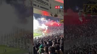 Hinchas de Colo Colo encendieron bengalas en el Estadio Monumental tras el 2-0 de Correa