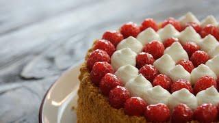 Medovik Russian Honey Cake Recipe with raspberries by Lisa Glinskaya