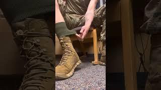 Best way to blouse boots army