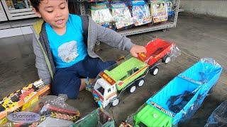 Ade bocil beli mainan truk gandeng