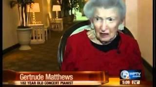 102 year-old pianist performs