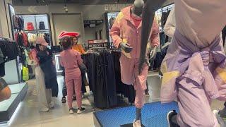 Cùng hội chị em đi shopping ngày cuối tuần