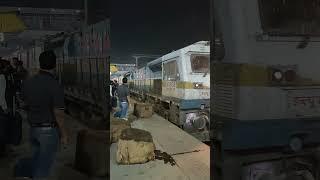 Double engine Darjeeling mail entering NJP station. #indianrailways #trainvideo #trainvlog #train