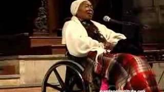 Odetta sings "Glory Halleluja" at Garrison Institute event