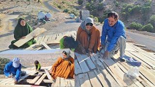 The fascinating collaboration of a nomadic family and building a roof for the house...
