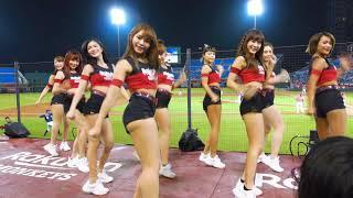 Rakuten Girls｜20200816｜辣酷甜趴 樂天女孩「地上嬌」PK「天菜美」，五局中場表演誰會舞誰就最「辣」！Rakuten Monkeys