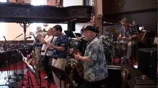 Bourbon Street Parade - Heartbeat Dixieland Jazz Band