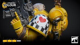 How To Paint: Lamenters yellow power armour and Chapter emblem | Intermediate | Warhammer 40,000