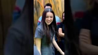 when Olivia Rodrigo stopped walking to greet a fan #celebrity