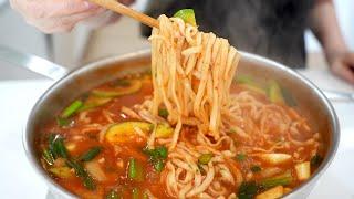 겨울에는 '이게' 최고 시장에 먹던 그맛 그대로 집에서 간단하게 만드는 장칼국수(gochujang noodle soup/ jangkalguksu ENG SUB)