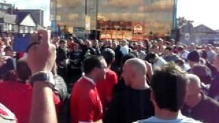 Whos that twat from Argentina - United fans singing tevez song