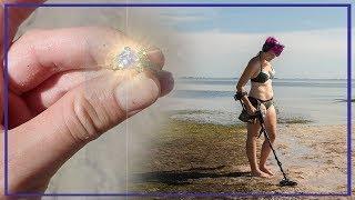 Girl Finds Ring | Metal Detecting the Beach | AT MAX Metal Detector