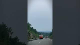 Дорога в никуда… или туда, где ждут? | Путешествие сквозь серое небо #travel #дорога #shorts