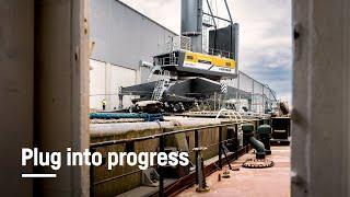 Plug into progress – new LHM 800 mobile harbour crane for Marcor | Liebherr