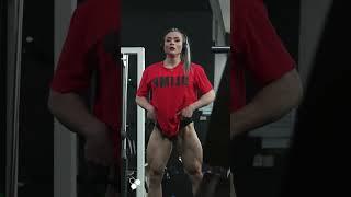 She Can Crush Your Skull  FBB FLEX QUADS  MUSCULAR WOMEN  Muscle girl flex Quads #shorts #viral