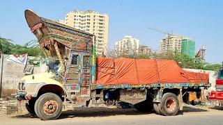 Walking in Karachi (Pakistan)