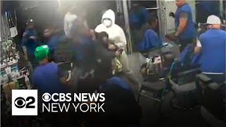 Video: Barber wrestles with gunman in Queens barbershop